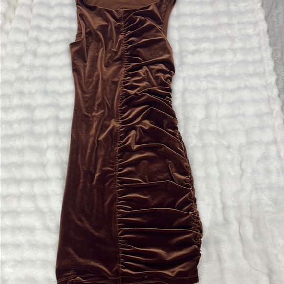 Elegant Brown Velvet Dress - Picture 1 of 3